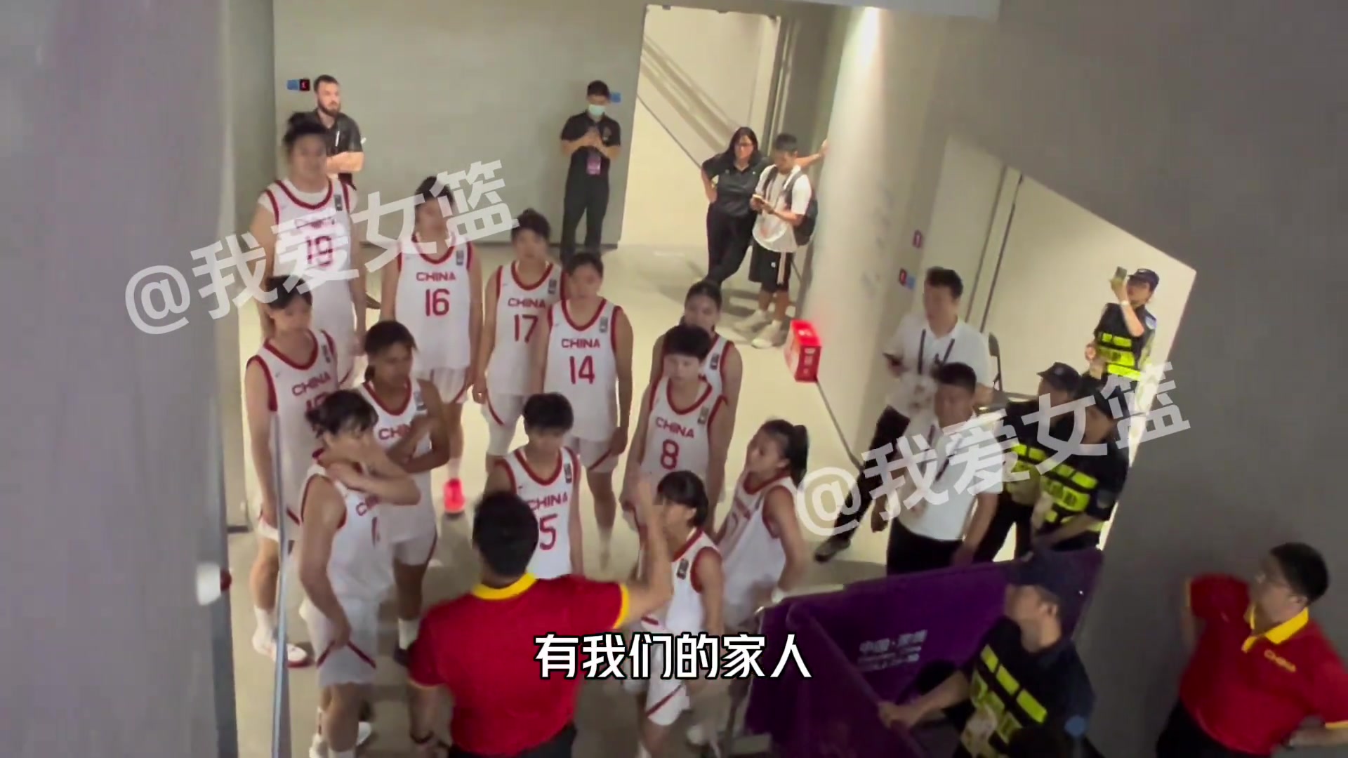 燃爆！中国U18女篮入场仪式气势如虹：胸前是我们的祖国这是必须拿下的比赛！