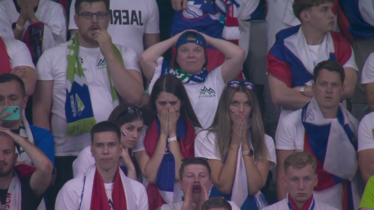 C罗点球命中！看台斯洛文尼亚女球迷紧张到窒息！