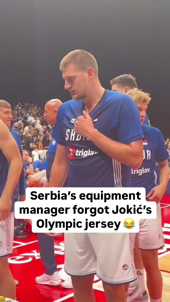 赶紧回去拿！塞尔维亚男篮装备经理竟忘记拿约基奇的球衣