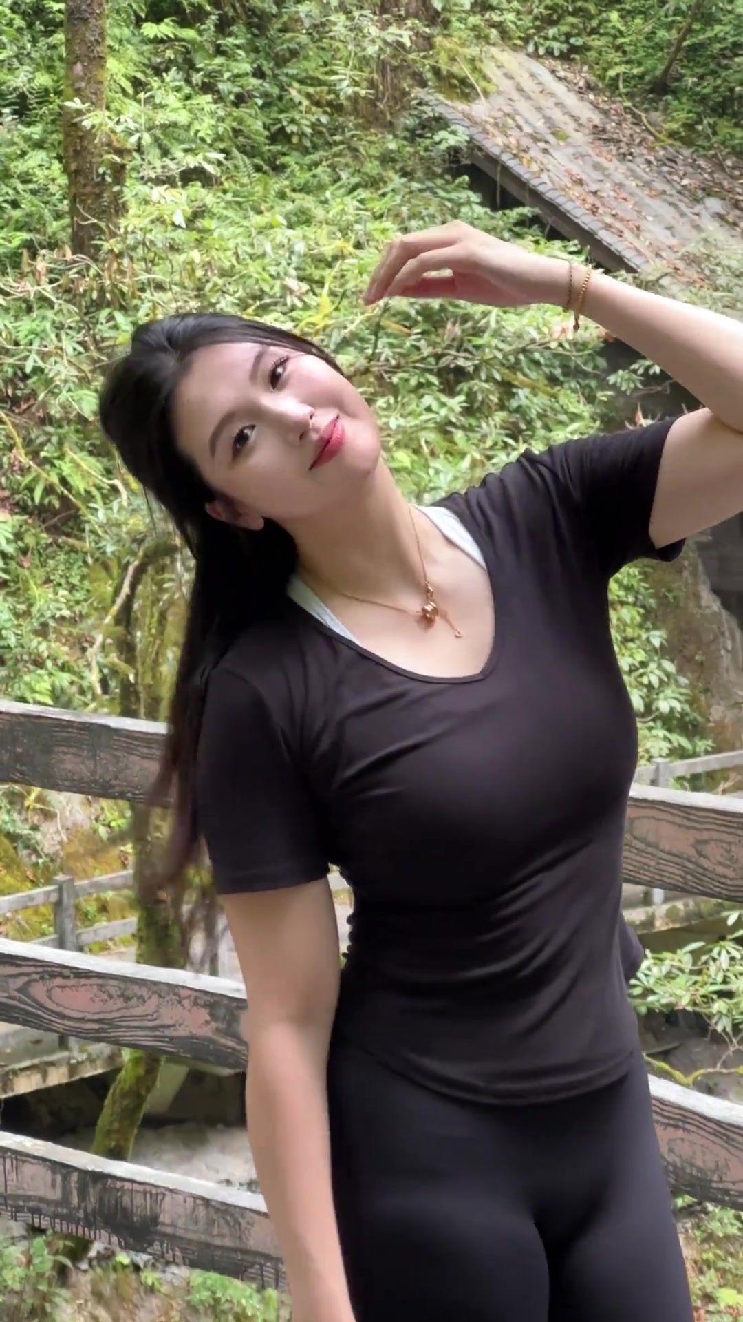 肘姐最近不打球而去旅行了！