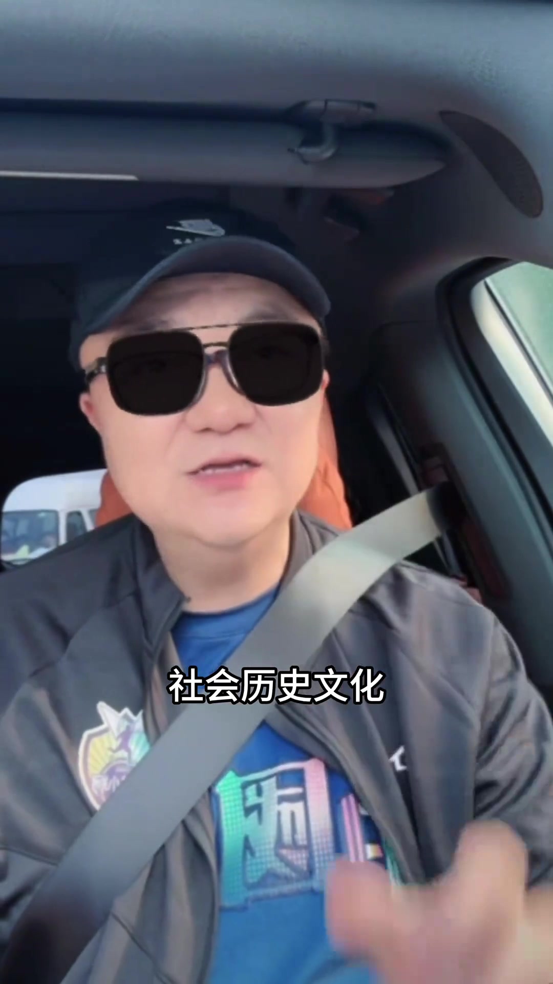 国足球员压力大！董路：一个动作失误，比赛还没结束就上热搜了
