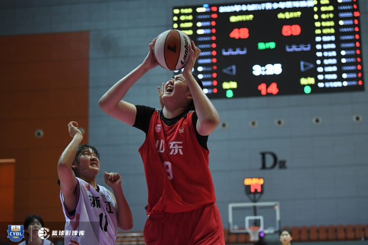 中国体育报：中国U18女篮全力以赴争