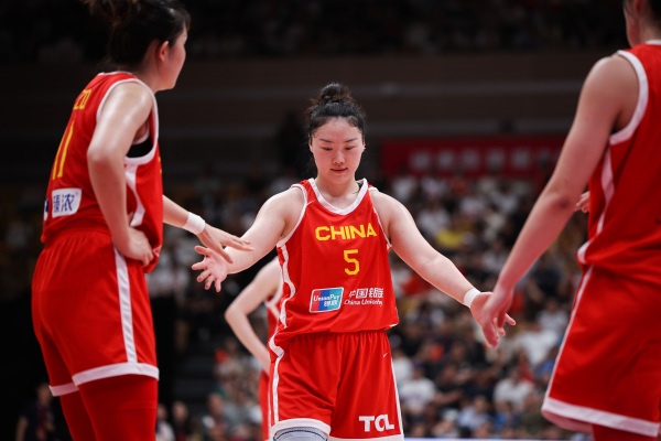 进攻乏力！中国女篮全场仅56分&第三节仅9分出场球员中6人零进球
