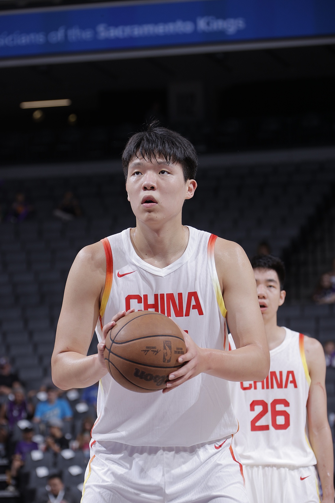 媒体人杨瀚森夏天一点没歇着年轻球员背负着复兴中国篮球的重任