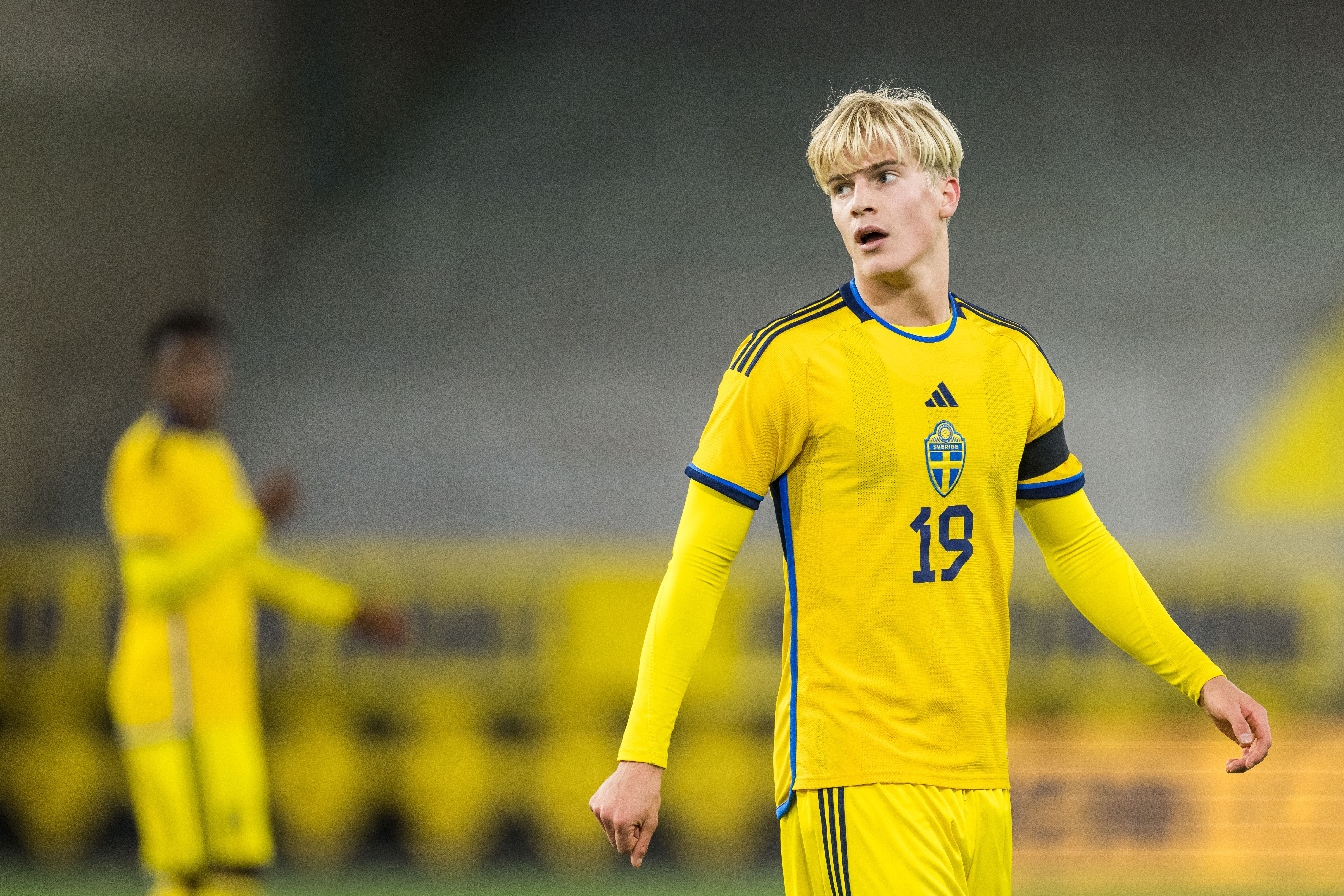世体：巴萨1000万欧报价17岁瑞典中场伯格瓦尔，球员今夏加盟
