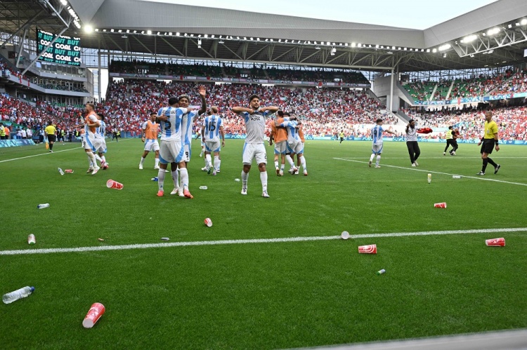 比赛中断2小时&绝平球被吹，跟队：阿根廷足协向国际足联投诉