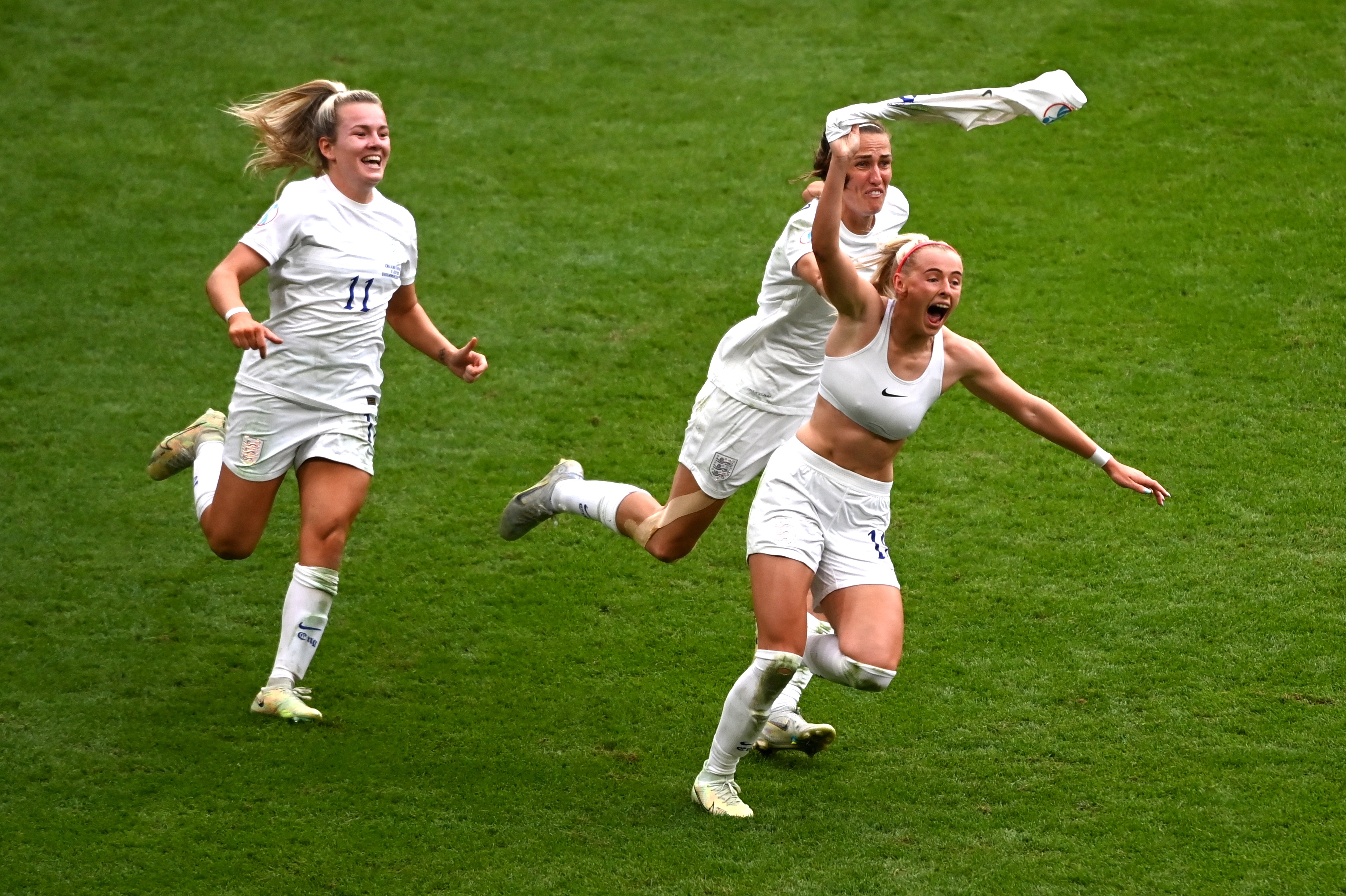 2022英格兰女足欧洲杯夺冠，2023U21欧青赛夺冠，2024索斯盖特