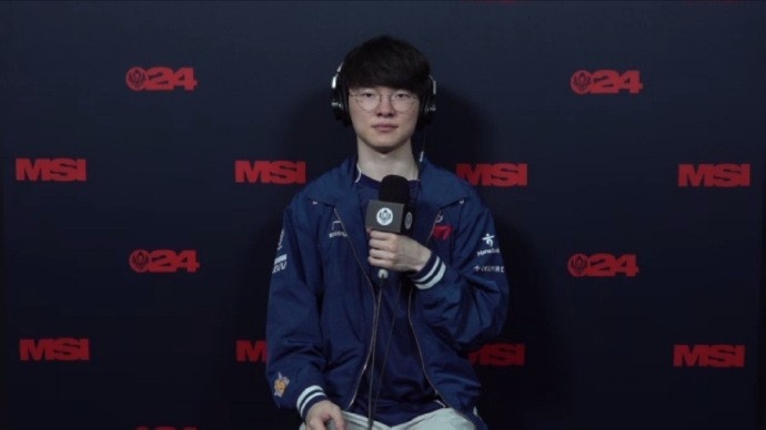 Faker：中韩海底捞对比感觉韩国的更适合自己，成都火锅也很好吃