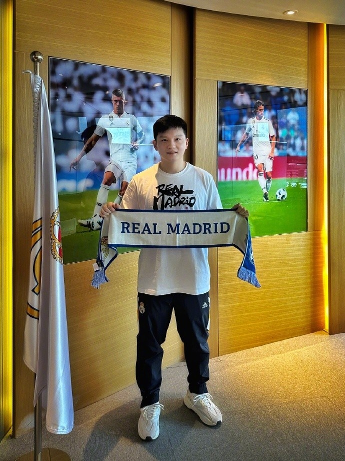 樊振东赠送签名礼物，皇马官方致谢：顶峰相见！HalaMadrid！