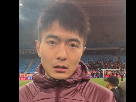 张威：代表家乡球队踢中超是种荣幸青岛的校园足球氛围非常不错