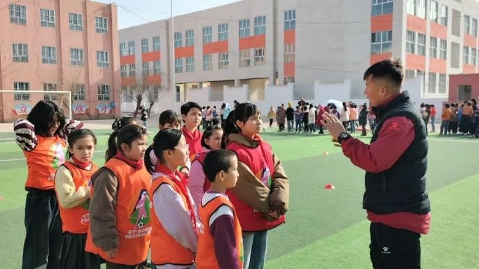 疏勒县举办2024年“亚足联女足日”女孩足球节活动