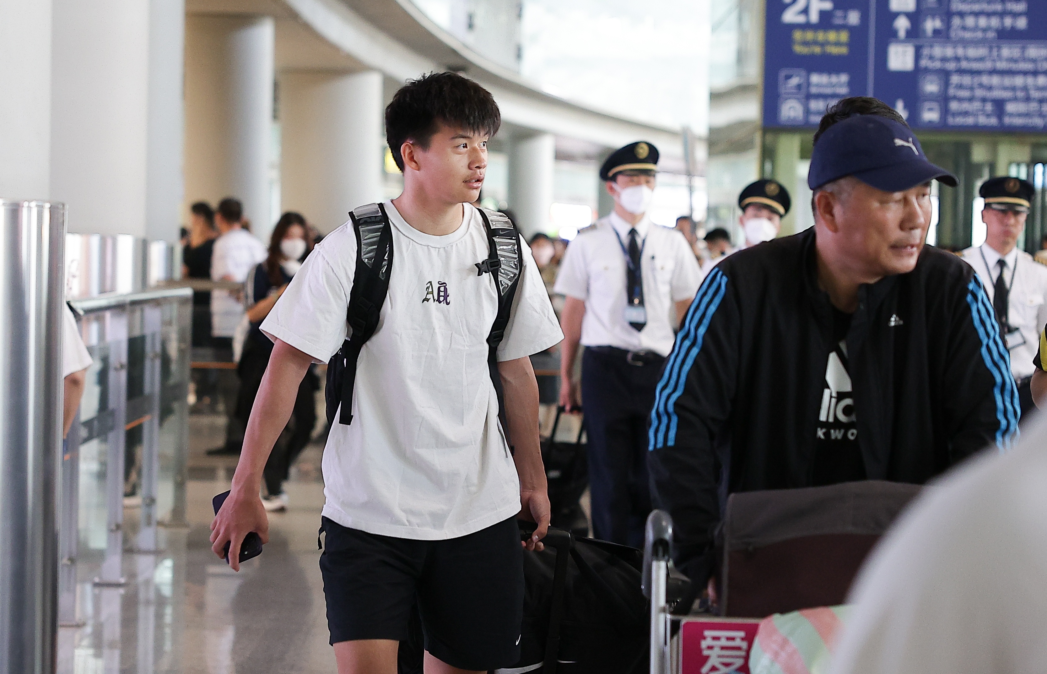 中国国奥队结束为期三个月的海外拉练，已于今晚回到国内