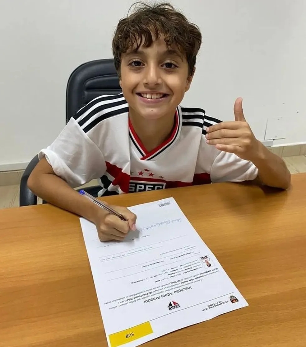 梅西巴媒：巴西圣保罗签下10岁球员里奥梅西