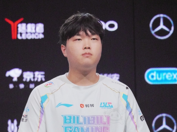 只玩真实！Bin曾和网友对喷维护Faker：Uzi和Faker都不配比何况一个吃鸡主播