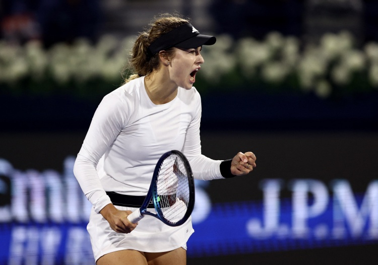 爆冷！WTA迪拜站：卡林斯卡娅击败世界第1斯瓦泰克，首进WTA决赛